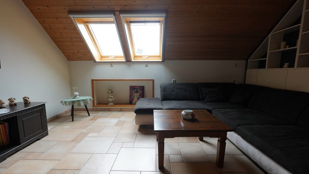 Gemütlicher Wohnbereich mit WLAN und Fußbodenheizung in Lausitzer Ferienwohnung